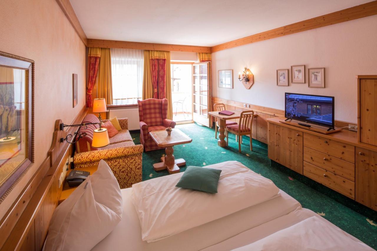Hotel Zum Schwarzen Baeren Emmersdorf an der Donau Buitenkant foto