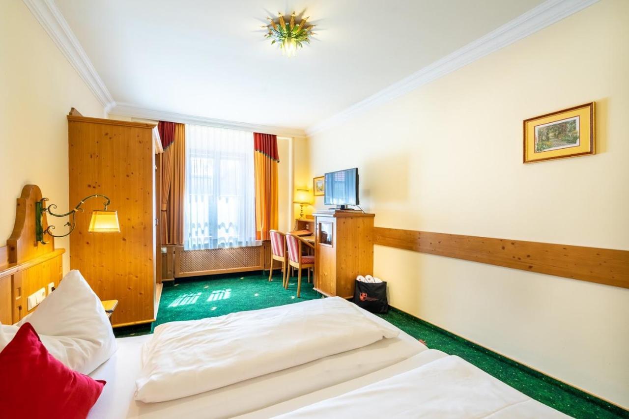 Hotel Zum Schwarzen Baeren Emmersdorf an der Donau Buitenkant foto