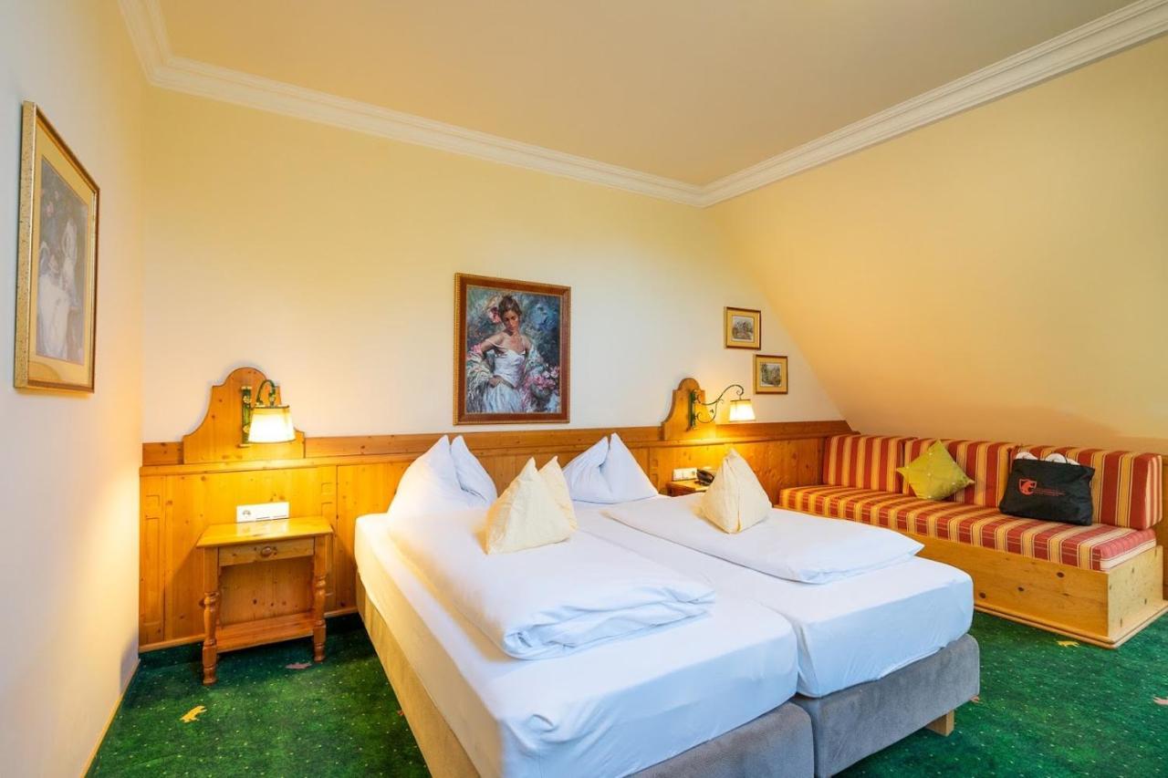 Hotel Zum Schwarzen Baeren Emmersdorf an der Donau Buitenkant foto