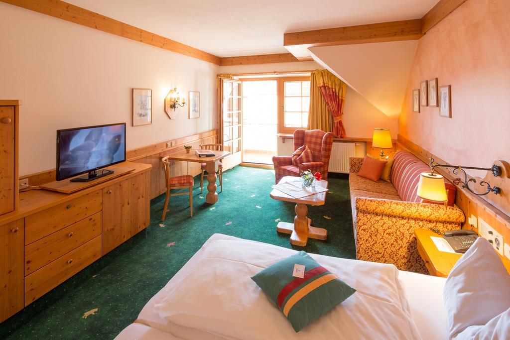Hotel Zum Schwarzen Baeren Emmersdorf an der Donau Buitenkant foto