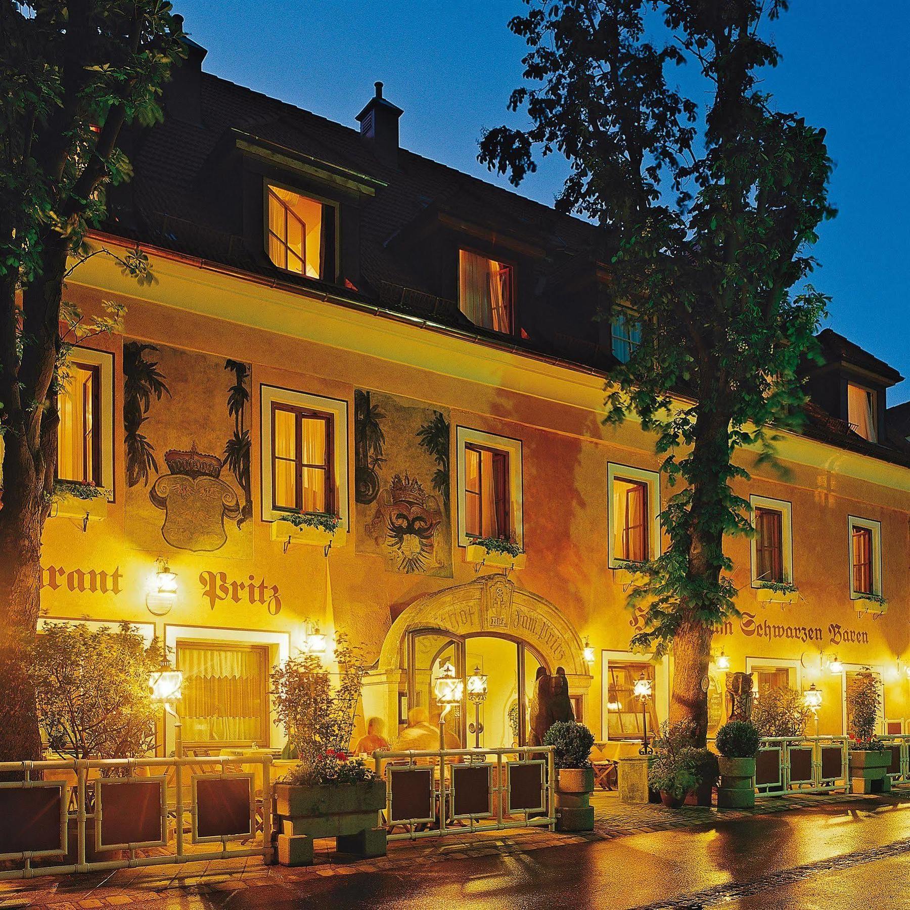 Hotel Zum Schwarzen Baeren Emmersdorf an der Donau Buitenkant foto